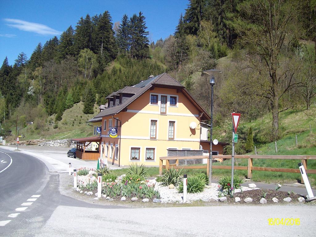 Gasthaus Zur Melzen Versbichl Bagian luar foto
