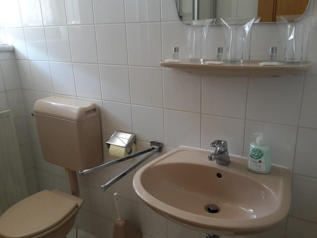 Gasthaus Zur Melzen Versbichl Bagian luar foto